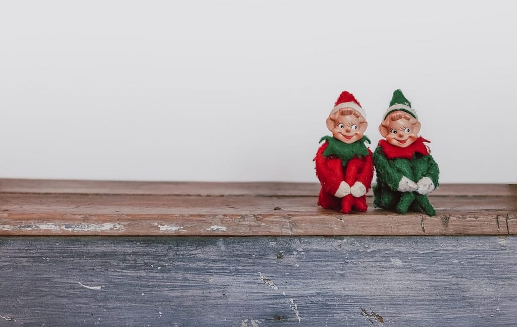 two elf on the shelf figurines
